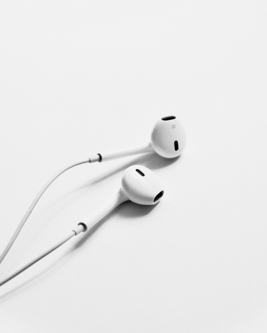White wired audio earphones